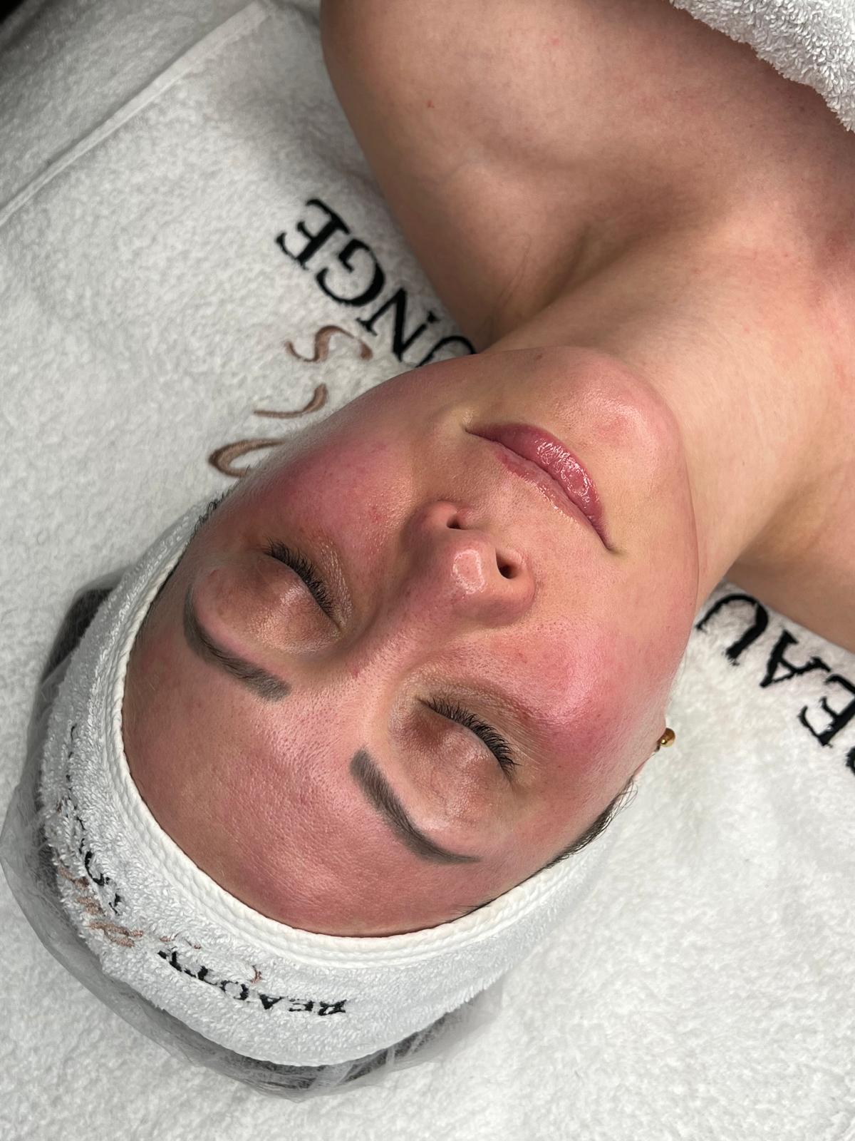 Behandlungsstuhl im Salon – Güls Beauty Lounge